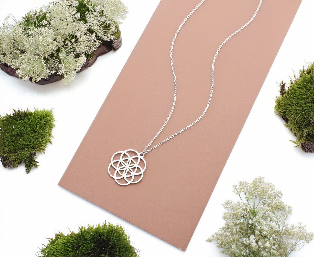 CloseUp Ansicht von Blumen Ornamenten Halskette in 925 Silber von Sofia Milani - N0782